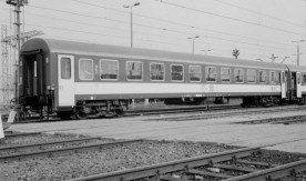 Wagon klasy 2 na bocznicy w Warszawie, produkcji Bautzen Gmbh,...